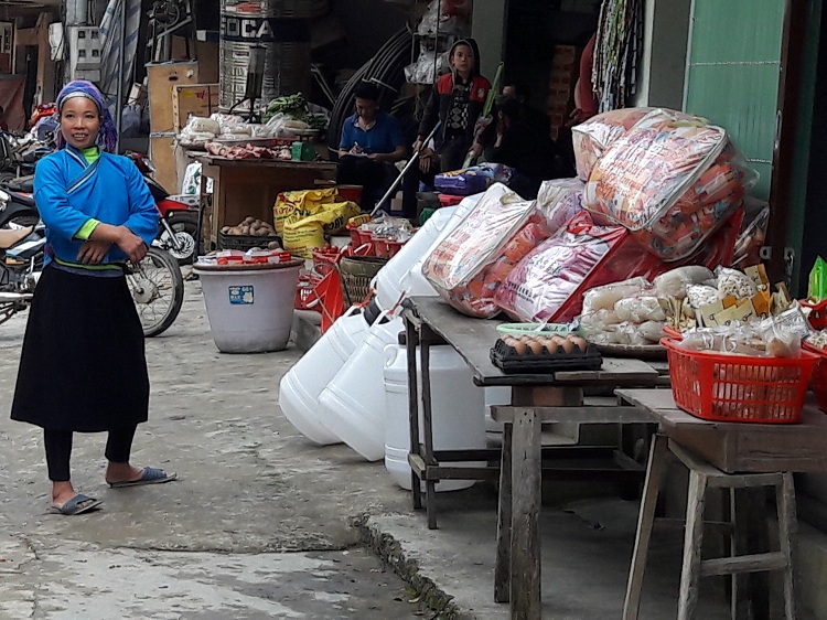 trek hoang su phi ha giang market