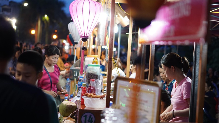 trinh cong son walking street, hanoi walking street, hanoi pedestrian zone