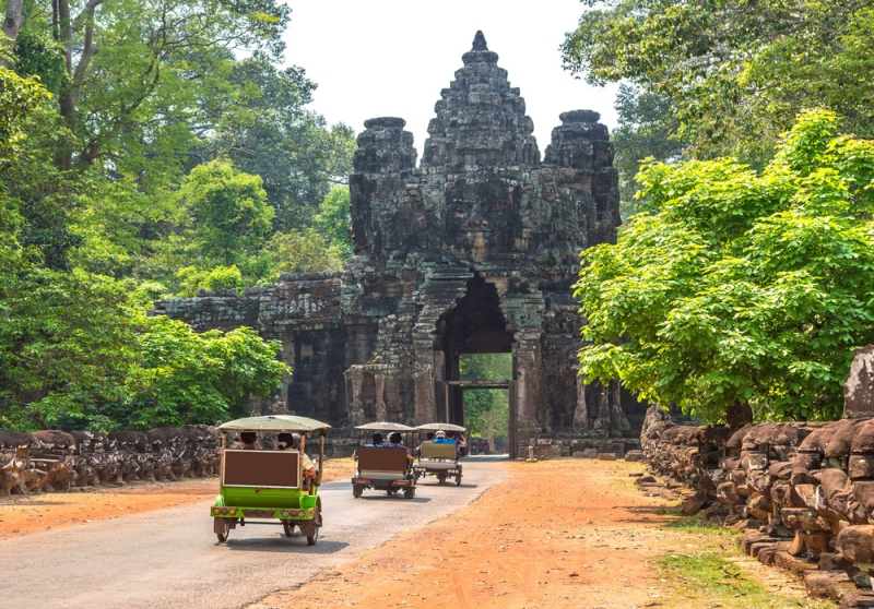 tuk tuk in angkor