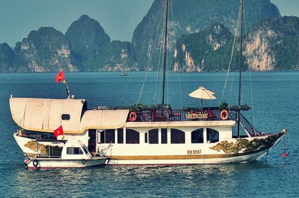 halong bay private cruise, bai tu long bay private cruise, halong bay cruise, how to choose ha long bay cruise, halong bay cruise 2 days 1 night, halong bay cruise 3 days 2 nights