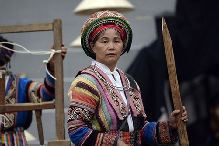 vang thi mai, Lung Tam handicraft cooperative, Ha Giang, Lung Tam linen weaving, Lung Tam brocade