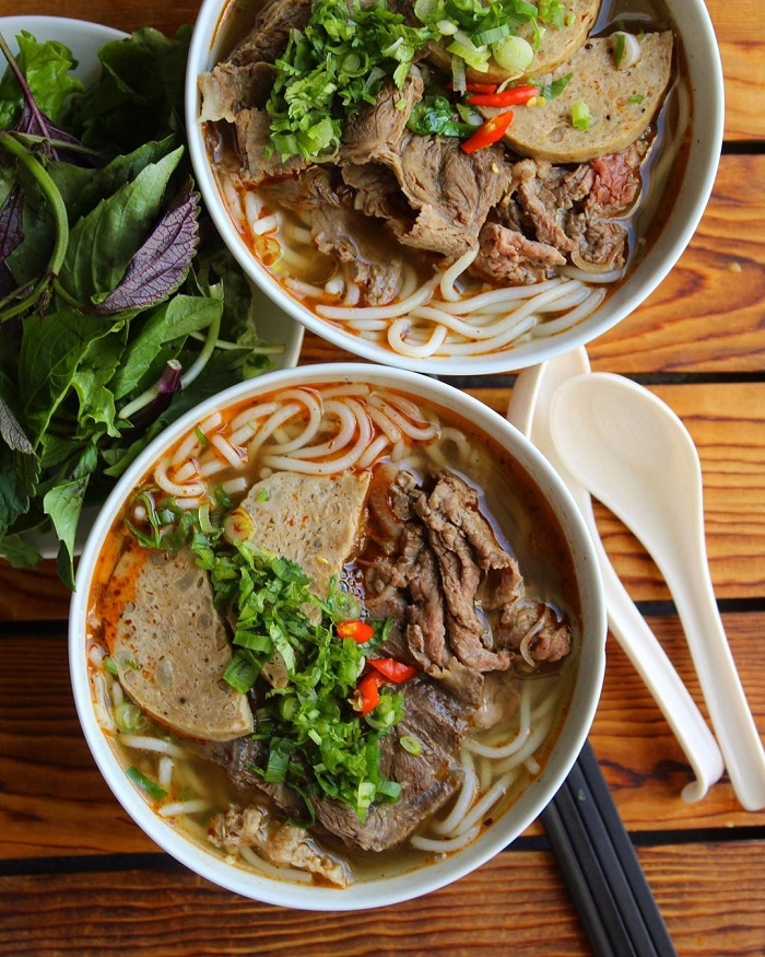 vietnam breakfast bun bo hue