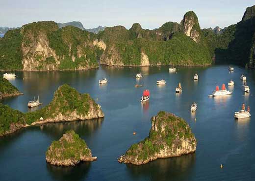 visit Vietnam, Halong, Hoan Kiem lake, Thien Mu pagoda, Phu Quoc, Nha Trang, Mekong delta, Hoi An, Sa Pa Mui Ne, Cu Chi tunnels