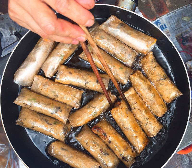 vietnamese fried spring rolls, nem ran, must try dishes in hanoi, best dishes in hanoi