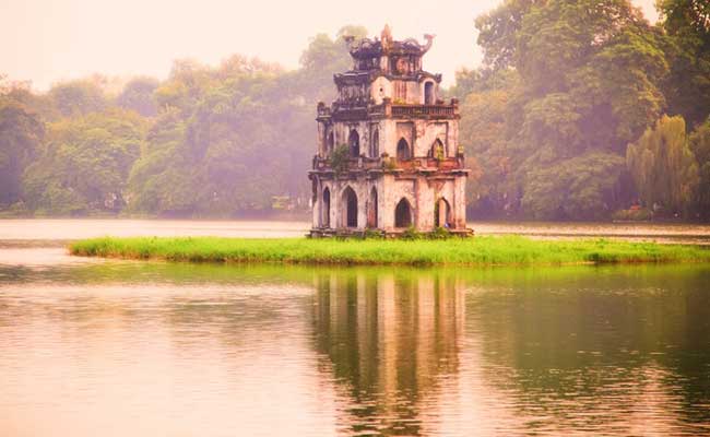 visit hanoi hoan kiem lake