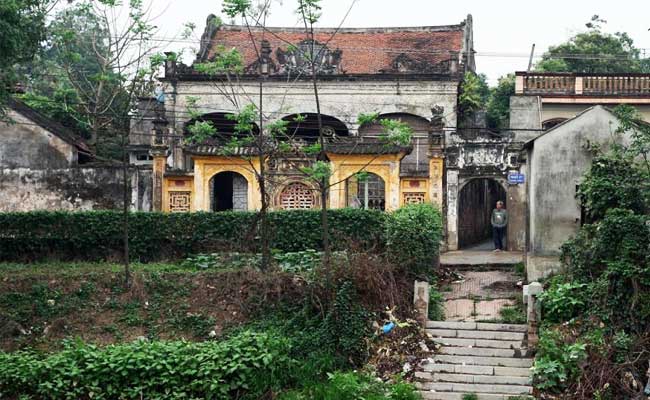 visit hanoi cu da village traditional house