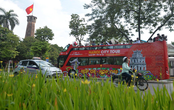 visit hanoi open bus two floors hanoi tour