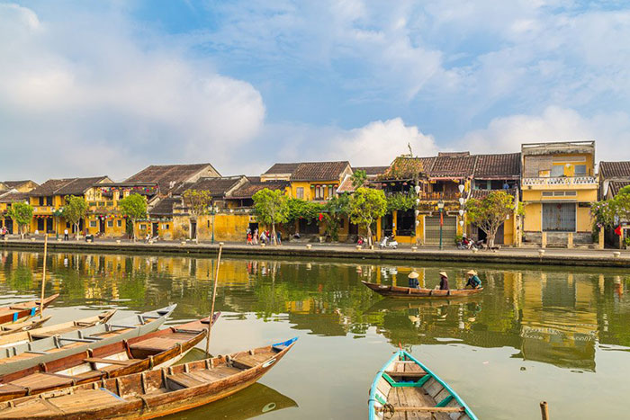 visit hoi an ancien port