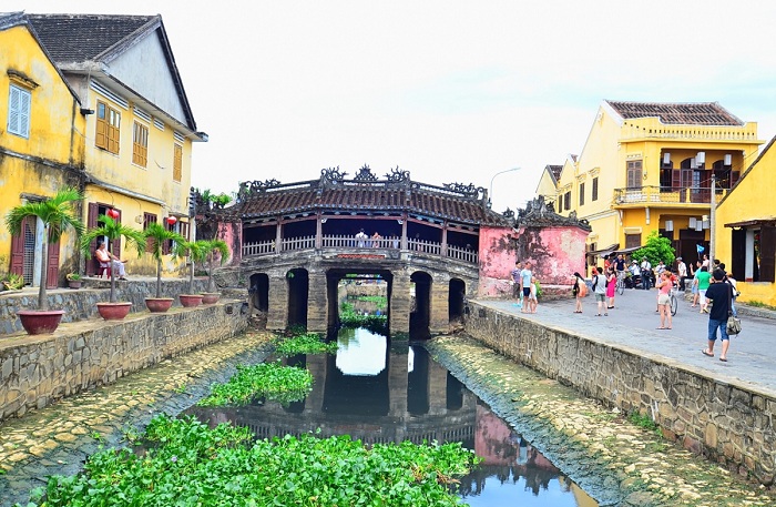 visit hoi an japanese bridge