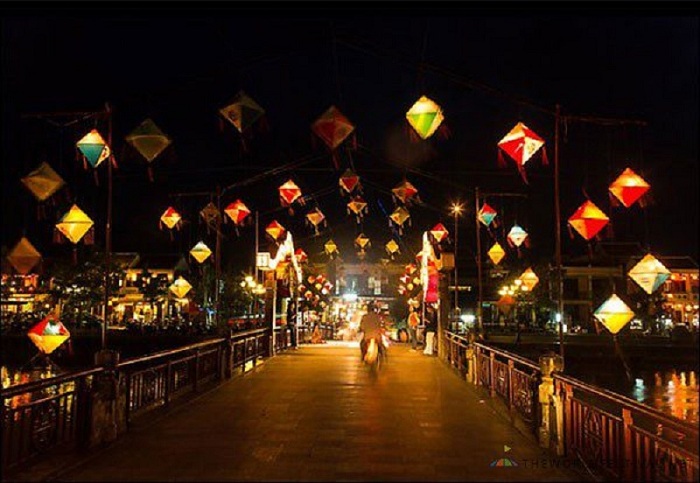 visit hoi an night market