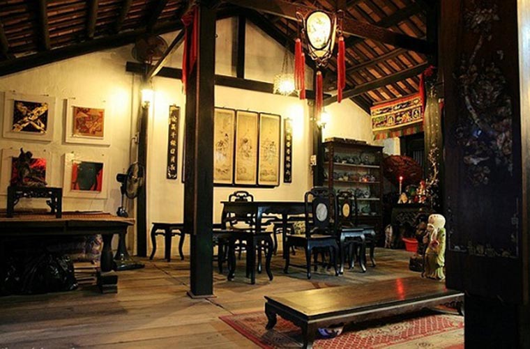 visit hoi an visit tan ky ancient house insight room