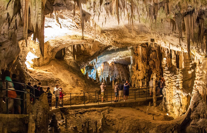 visit mai chau vietnam mo luong cave