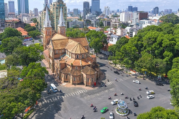 visit saigon notre dame cathedral