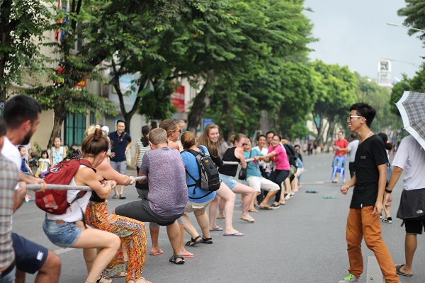 hoan kiem lake weekend walking street, hanoi walking street, hoan kiem walking street. hanoi pedestrian street