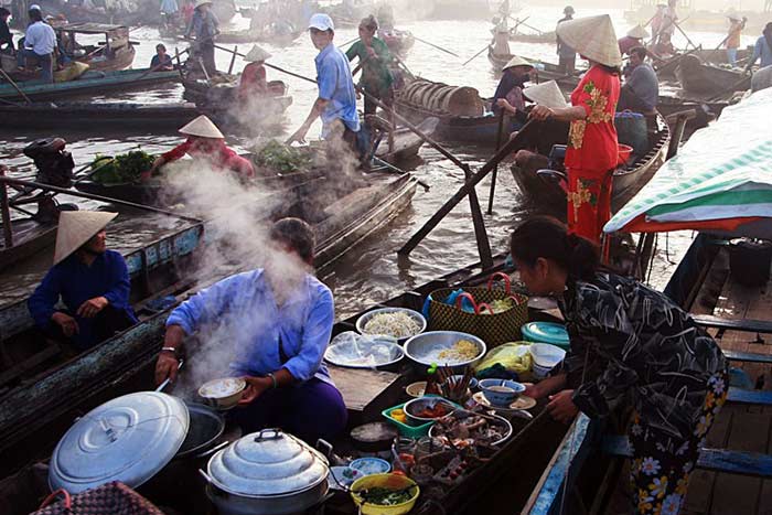 what to do and see in can tho phung hiep floating market