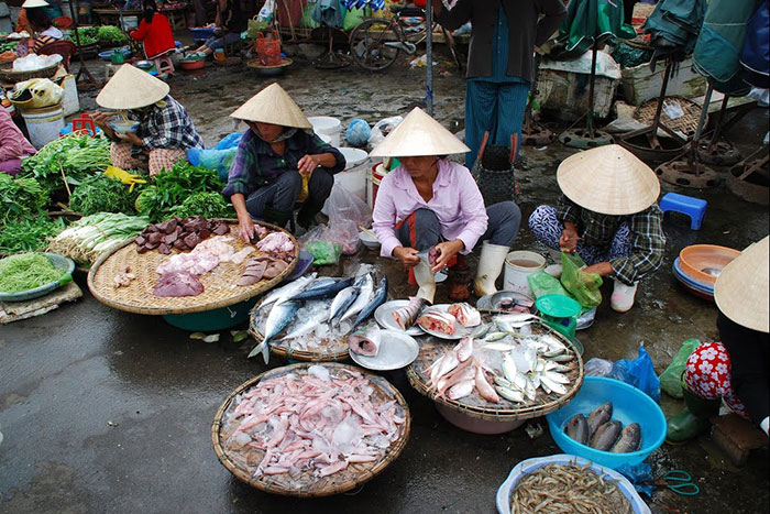 what to do in hue in 1 or 2 days fish market