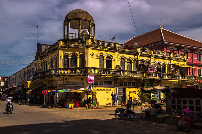 What to do in Kratie, Kratie city, Koh Trong island, Irrawaddy dolphins, Phnom Sombok temple, Sambor village, 100 columns temple, Kratie stay