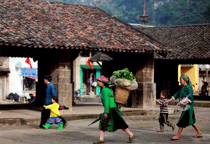 what to visit in Ha Giang Dong Van Market