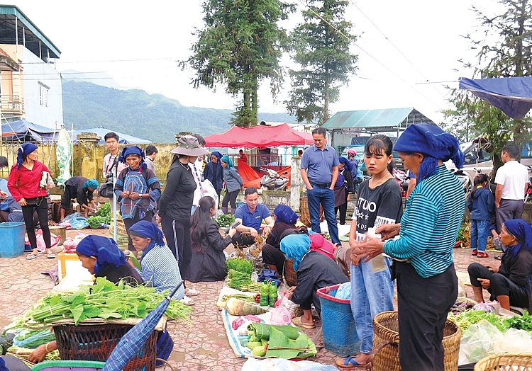 Y Ty market is where you can meet people from many ethnic groups. Photo: Internet