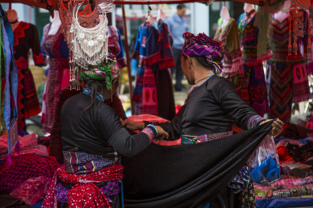 The Mong and their colorful brocade at Y Ty Market. Photo: Brice Van Huffel