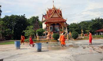 Luang Prabang arrival (-/-/-)
