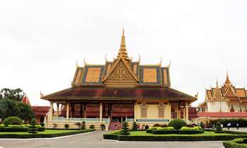 Phnom Penh city tour (B/-/-)