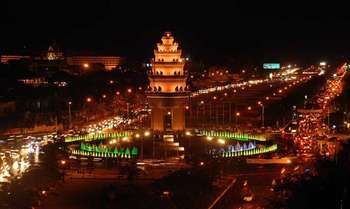 Phnom Penh â€“ Full Day city Tour (B/-/-)