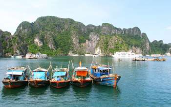 Hanoi - Halong (B/L/D)