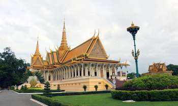 Phnom Penh city tour (B/-/-)