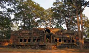 Siem Reap â€“ Angkor Thom â€“ Taprohm â€“ Angkor Wat (B/L/-) 