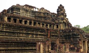 Siem Reap â€“ Angkor Thom â€“ Taprohm â€“ Angkor Wat (B/L/-)