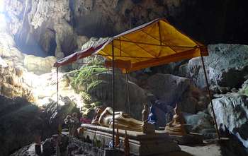 Vientiane – Vang Vieng (B/-/-)