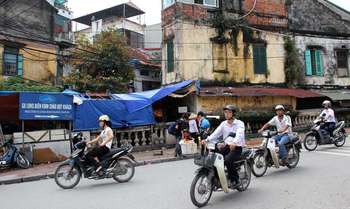 Hanoi arrival (D)