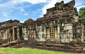 Phnom Penh – Fly to Siem Reap – Rolous group – Banteay Srei (B/-/-)